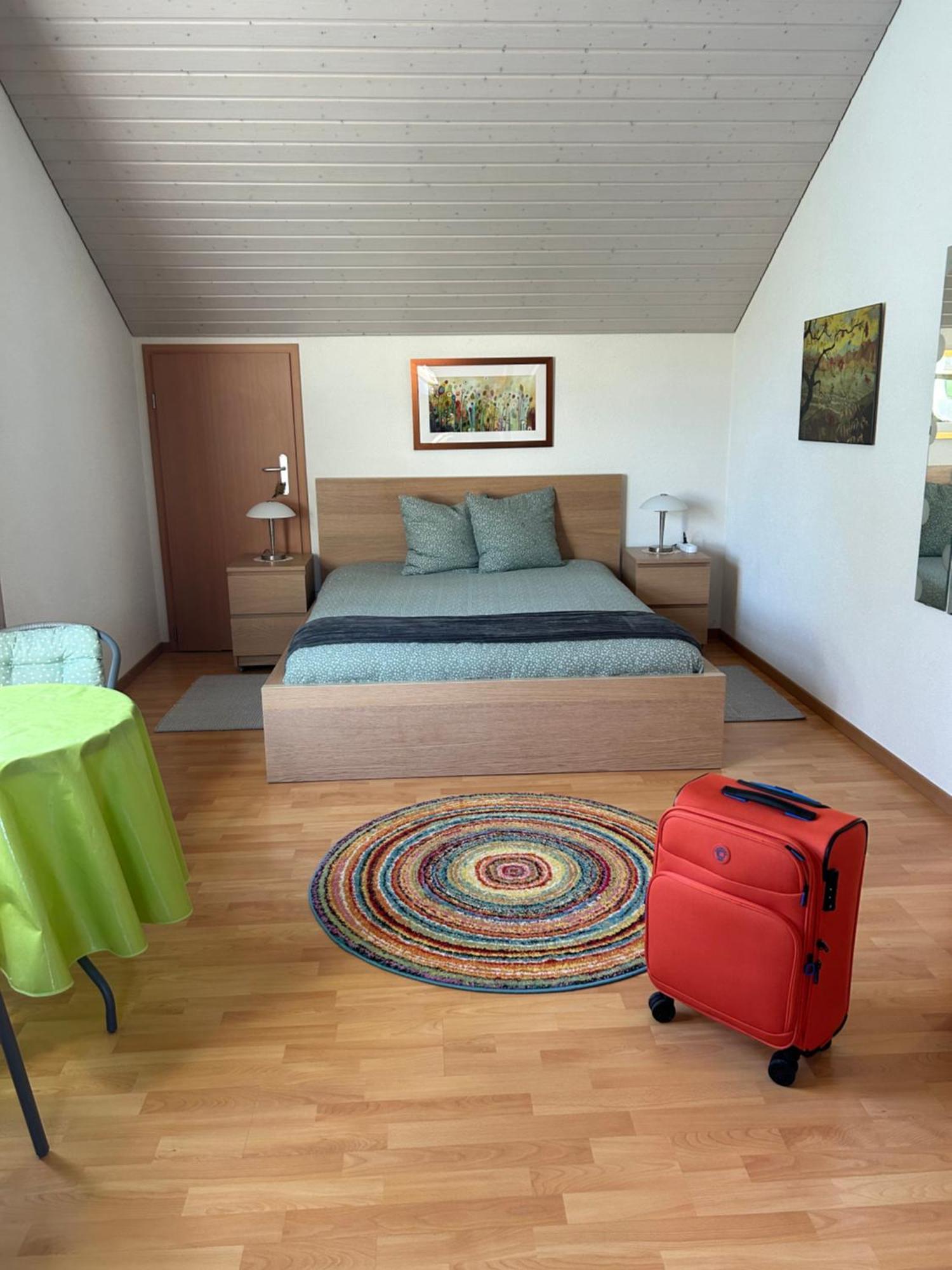 Queen Guest Room Mont-sur-Rolle Esterno foto