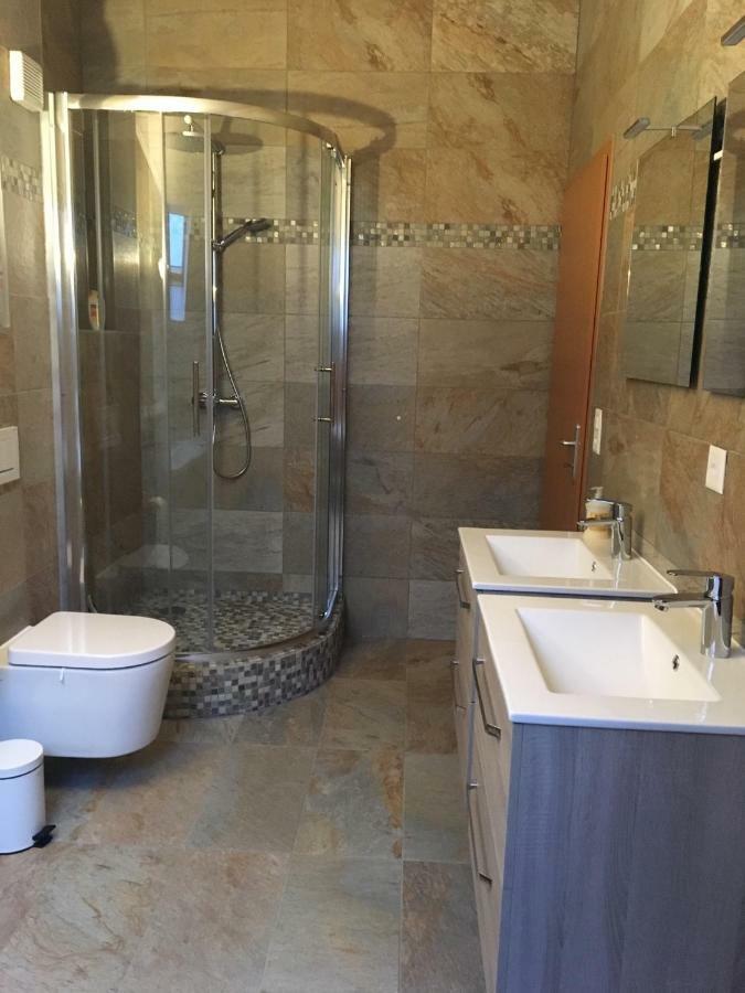 Queen Guest Room Mont-sur-Rolle Esterno foto